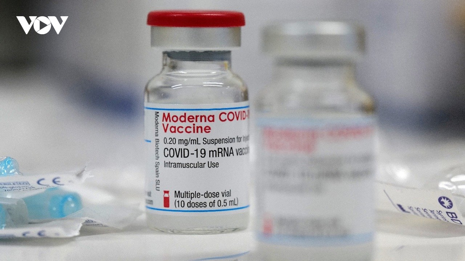 Nhật Bản đình chỉ sử dụng 1,63 triệu liều vaccine Moderna vì "chất lạ"