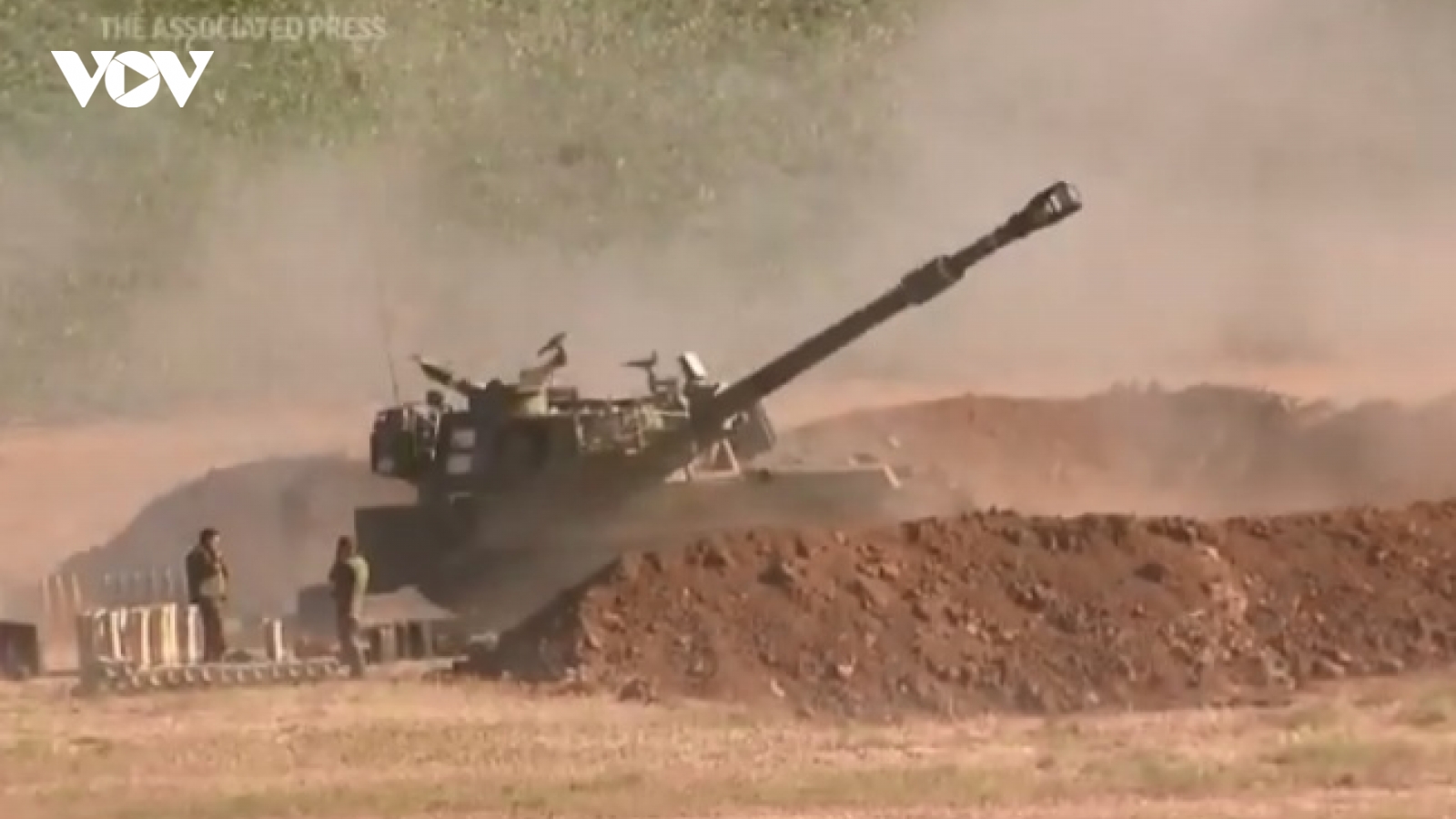 Video pháo tự hành của Israel thi nhau bắn về dải Gaza trong xung đột với Hamas