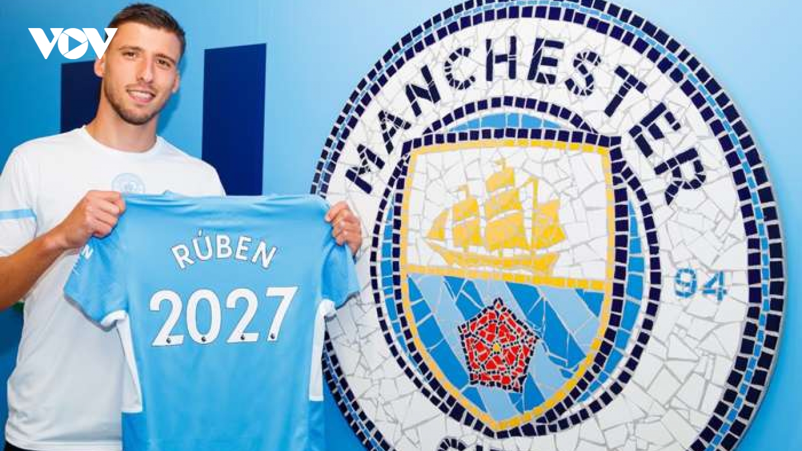 Man City gia hạn hợp đồng với "đàn em" của Ronaldo