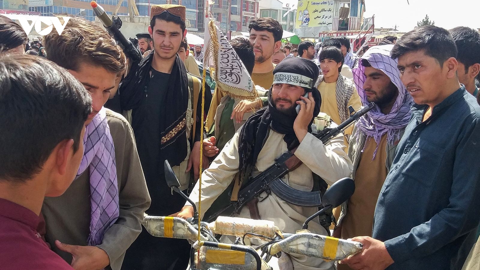 Chính quyền Afghanistan đề xuất "chia sẻ quyền lực" với Taliban