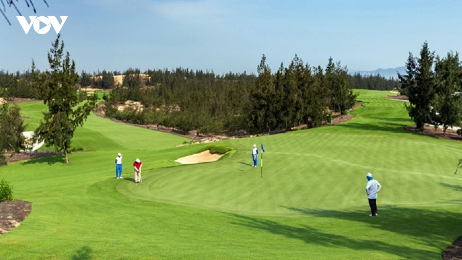 Đình chỉ công tác Giám đốc Sở Du lịch Bình Định chơi golf khi tỉnh giãn cách xã hội