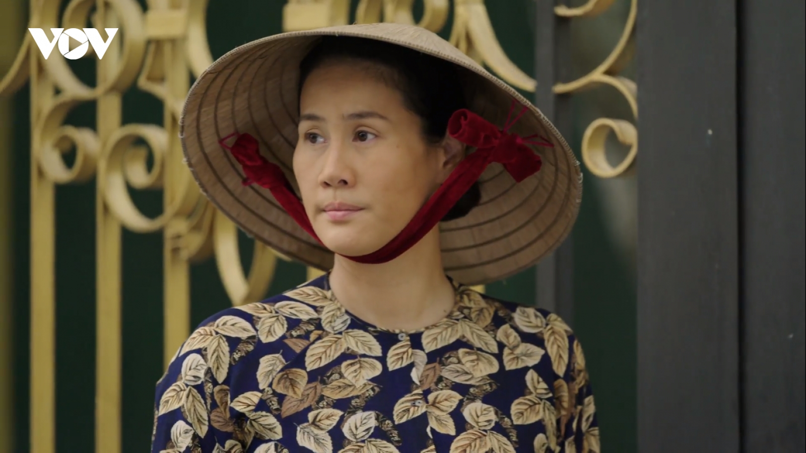 "Chị hai" Thân Thúy Hà đen nhẻm, quê mùa trong phim ngắn cuối tuần