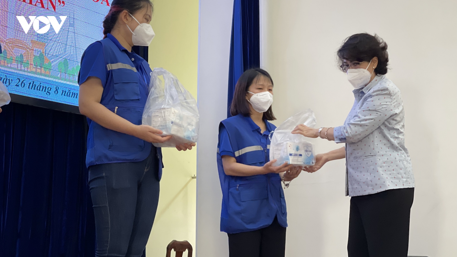 700 tình nguyện viên tham gia đội shipper vận chuyển hàng miễn phí