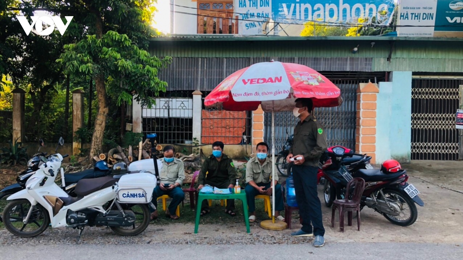 Mỗi xã ở Phù Yên (Sơn La) được lập một điểm xay xát thóc và cửa hàng thực phẩm