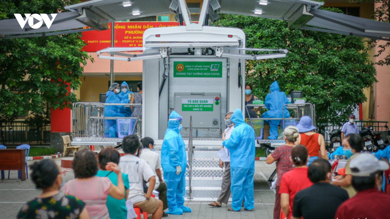 TP.HCM đến từng nhà tiêm vaccine COVID-19