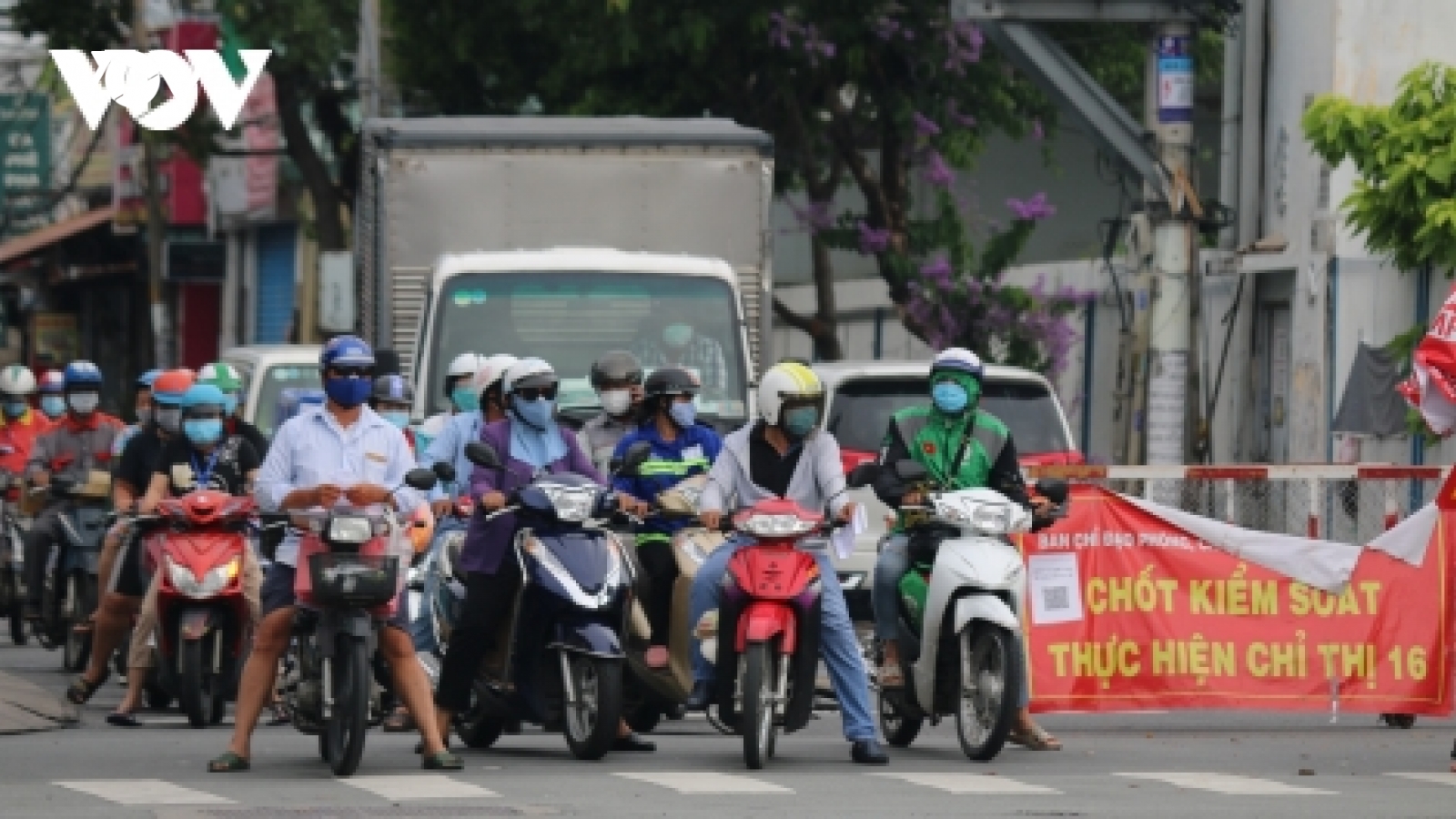 Thủ tướng yêu cầu không để người dân nào thiếu ăn, thiếu mặc, không có chỗ ở