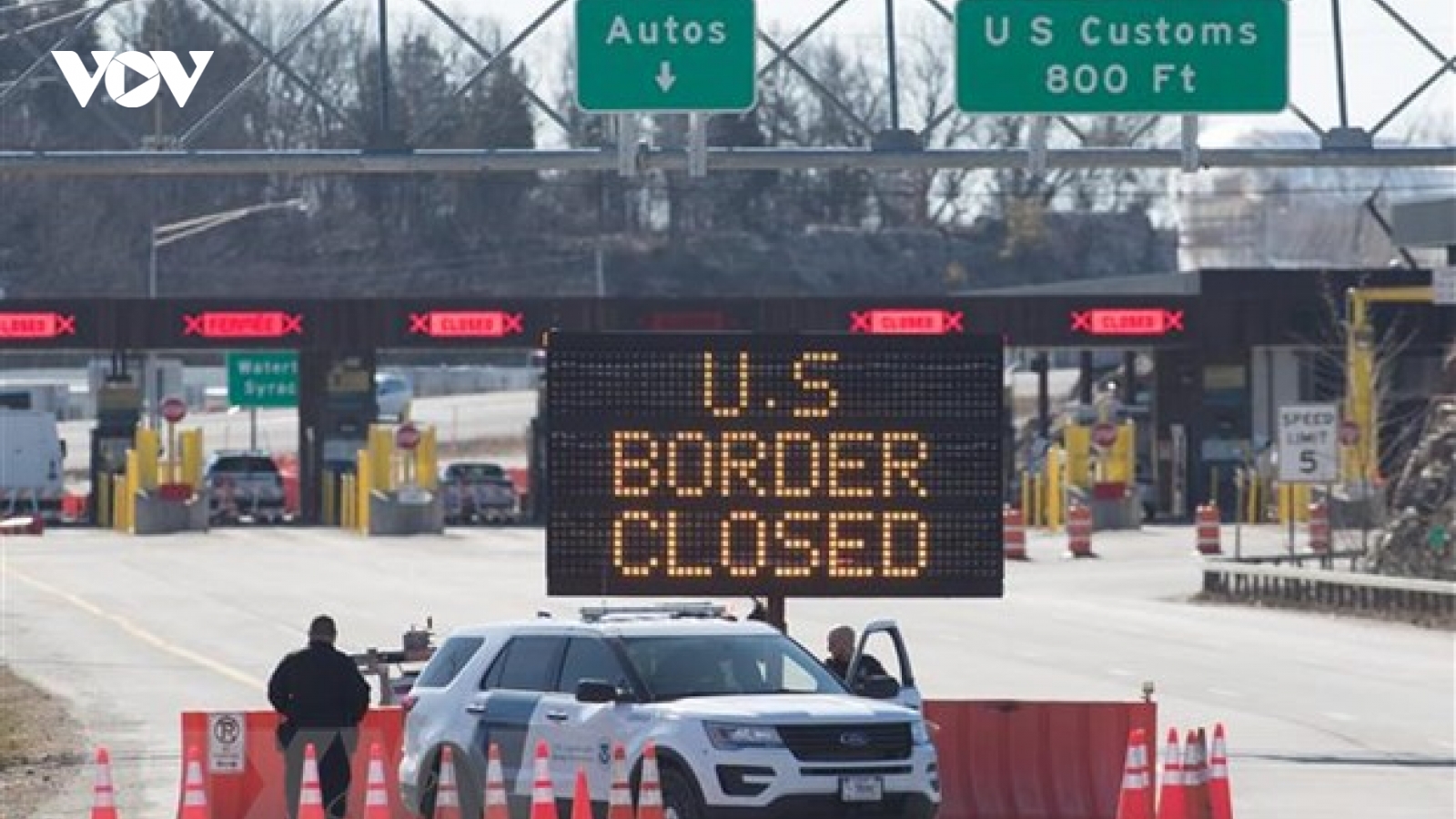 Mỹ tiếp tục hạn chế đi lại không thiết yếu với Canada và Mexico