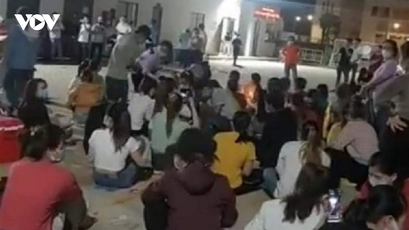Xử phạt doanh nghiệp ở Quảng Ngãi để công nhân tụ tập hát karaoke
