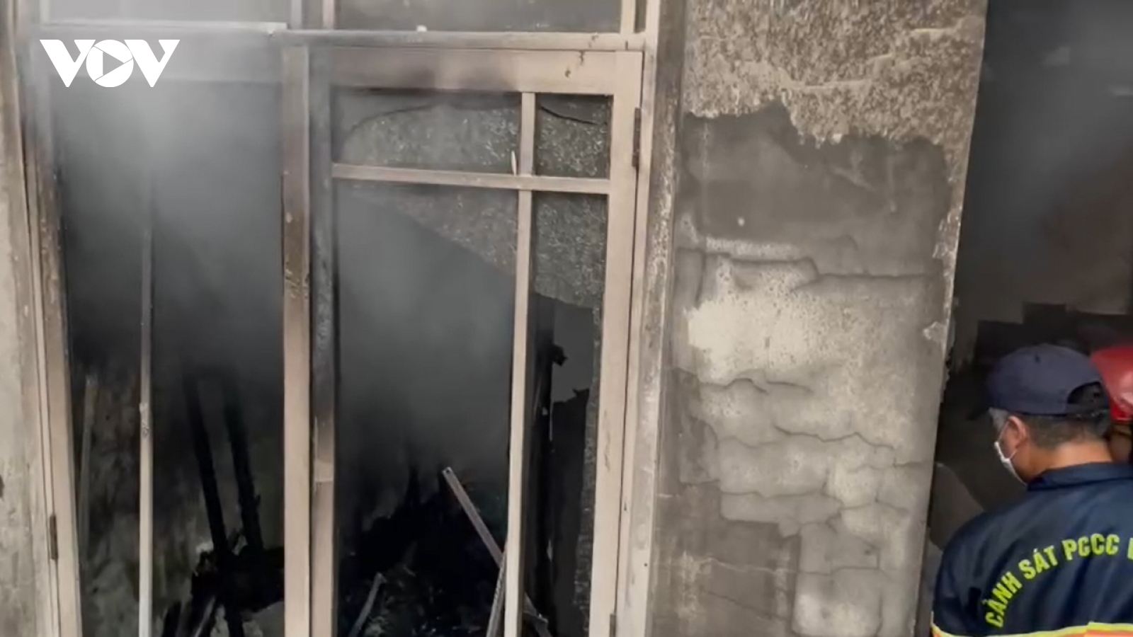 Video: Dập tắt vụ cháy lớn ở tầng 4 của toà nhà tại Đà Nẵng