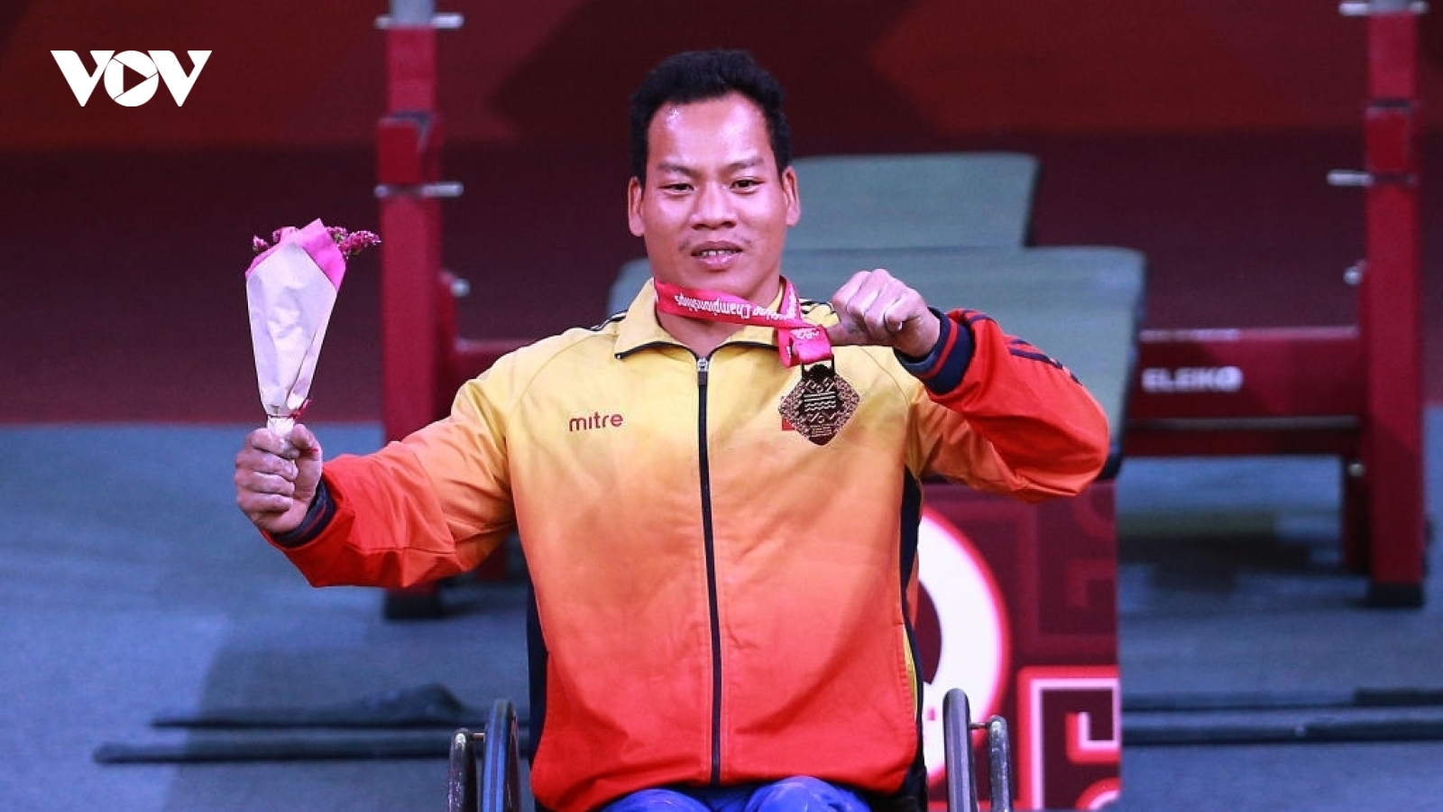 VĐV Lê Văn Công giành HCB cử tạ Paralympic Tokyo 2020