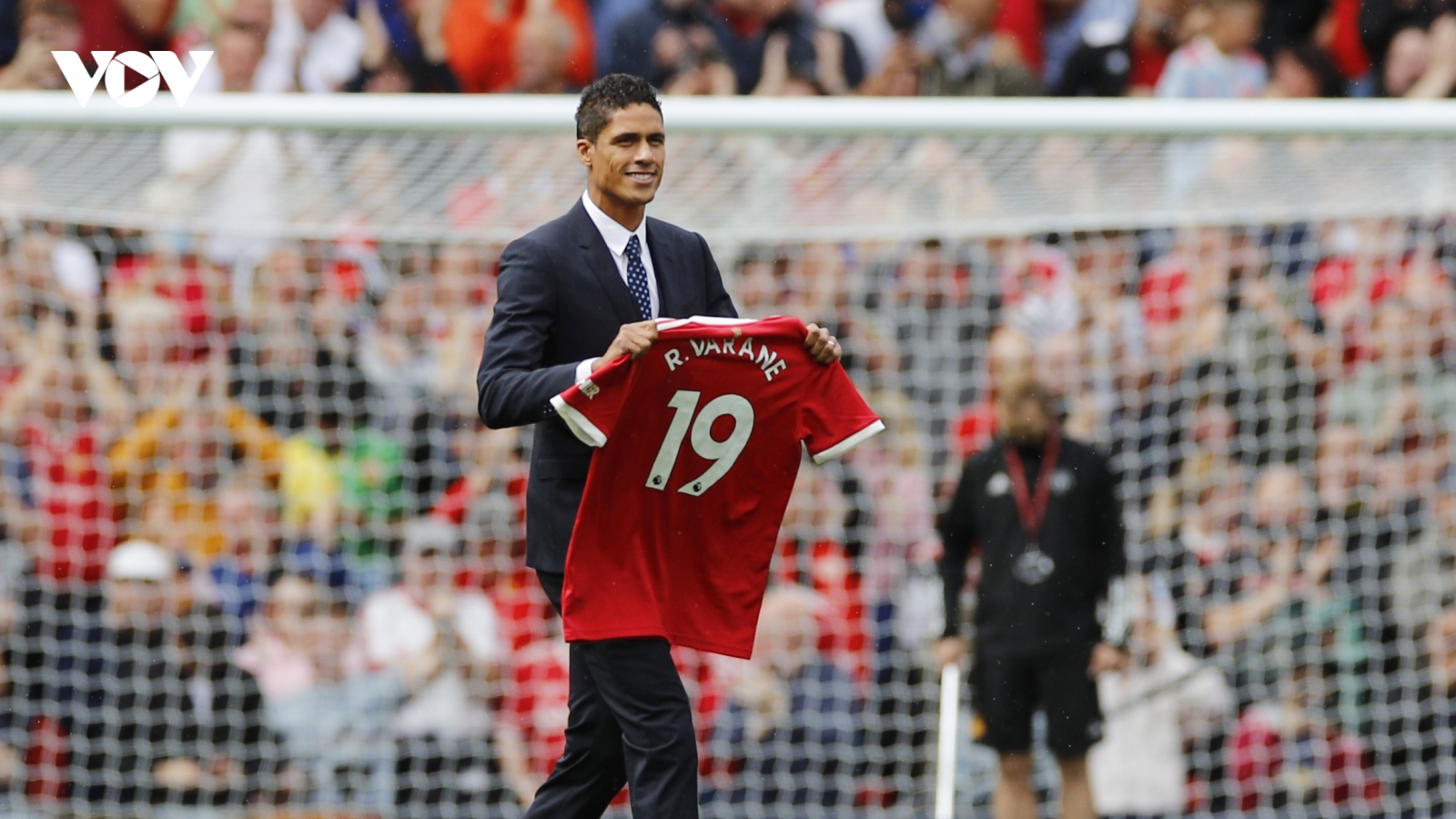 Chính thức: Varane ra mắt MU theo cách đặc biệt