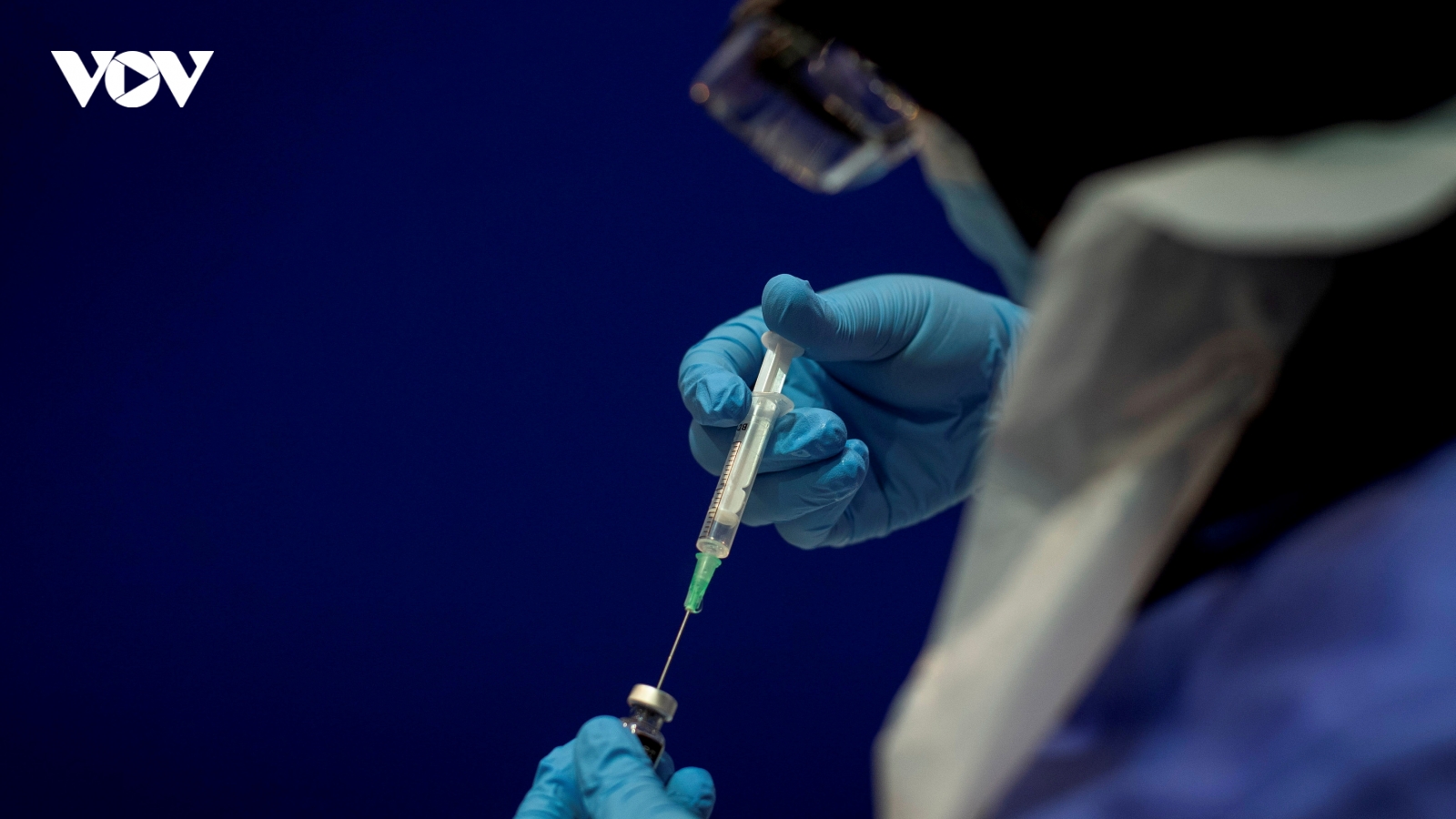 Vì sao người từng mắc Covid-19 vẫn cần tiêm vaccine?