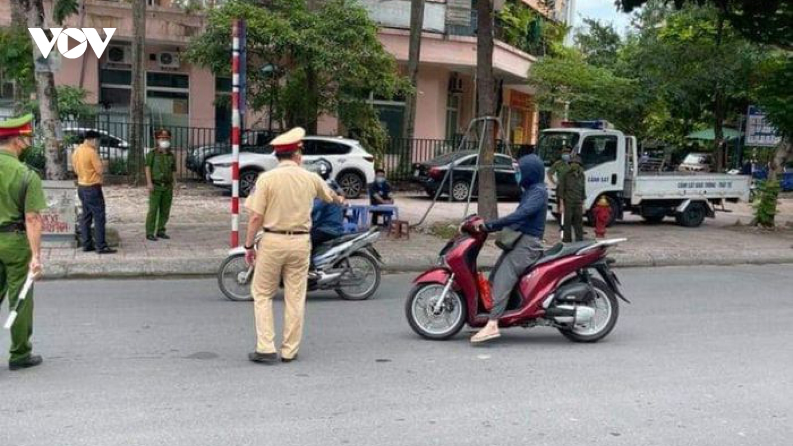 Hà Nội xử phạt 900 trường hợp vi phạm phòng, chống dịch