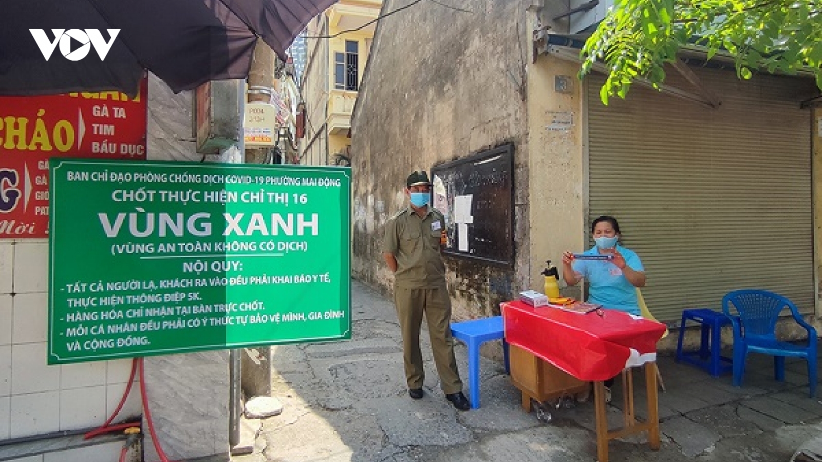 Người dân trong "vùng xanh" ở TP.HCM ra-vào, đi chợ như thế nào?