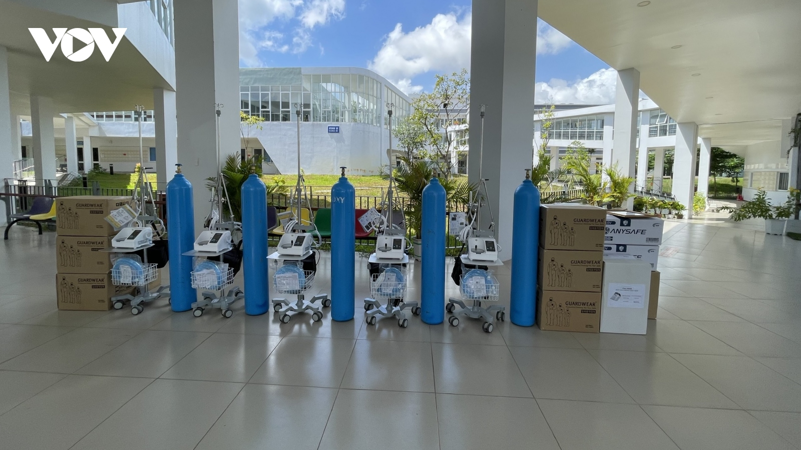 Kim Oanh Group tặng thêm 10 máy thở cho ngành y tế tỉnh Bình Dương