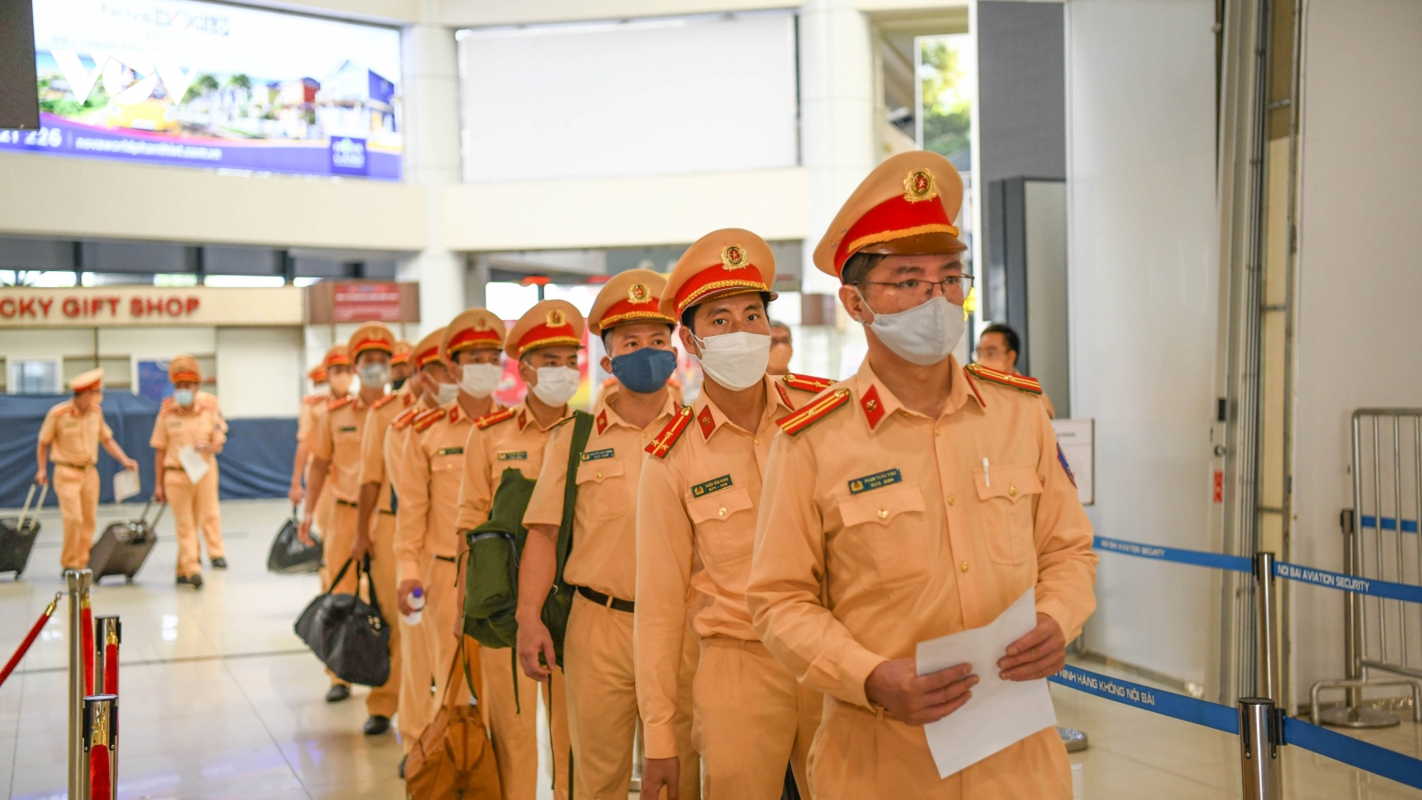 Tăng cường CSGT từ Hà Nội vào TP.HCM hỗ trợ chống dịch 