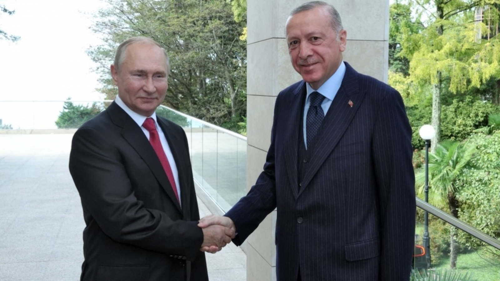 Tổng thống Nga Putin nói có kháng thể cao nhờ tiêm vaccine Sputnik V