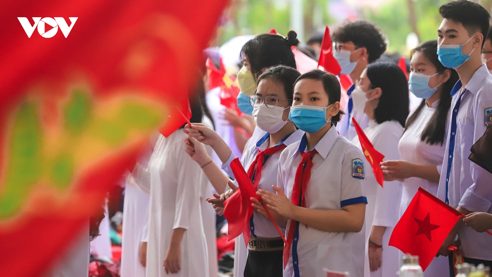 Học sinh các tỉnh Đông Bắc hân hoan đến trường trong ngày khai giảng 