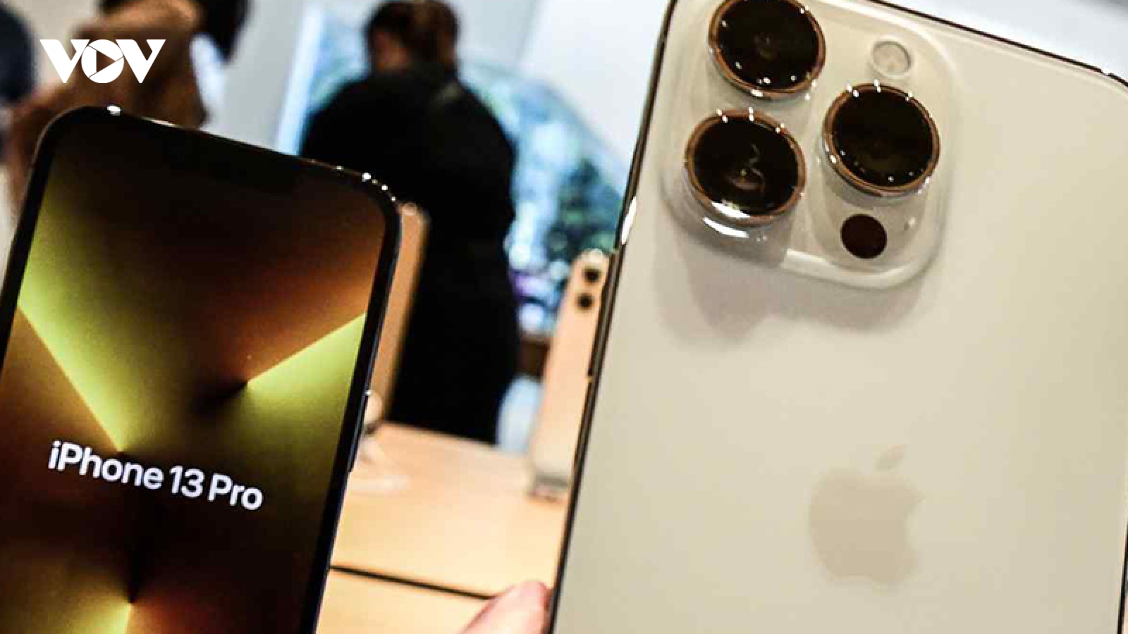 Dịch Covid-19 tại Việt Nam đe dọa nguồn cung iPhone 13