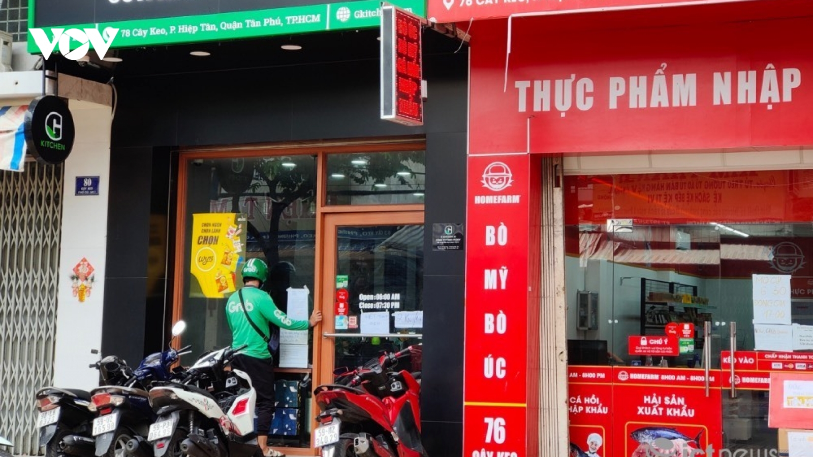 Người TP.HCM bắt đầu mua sắm online dễ hơn