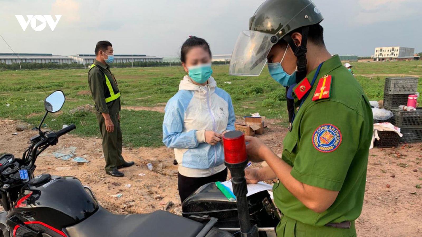 “Vùng xanh” ở Bình Dương nới lỏng giãn cách, người ra đường vẫn không nhiều