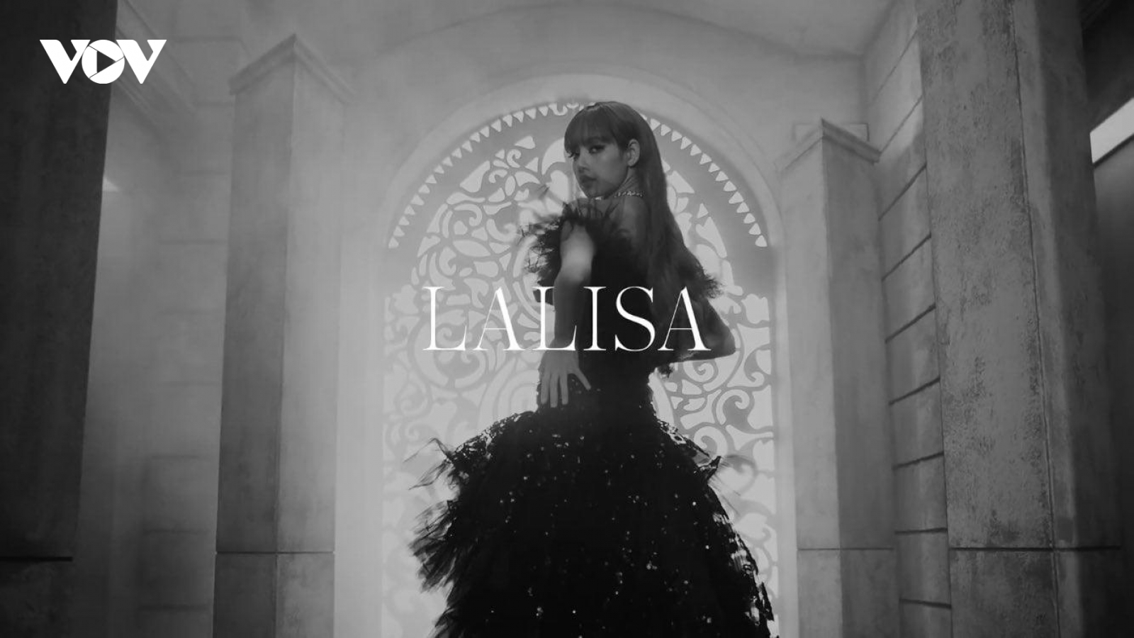 Lisa (BLACKPINK) hoá nàng công chúa nổi loạn, lái mô tô trong teaser MV mới