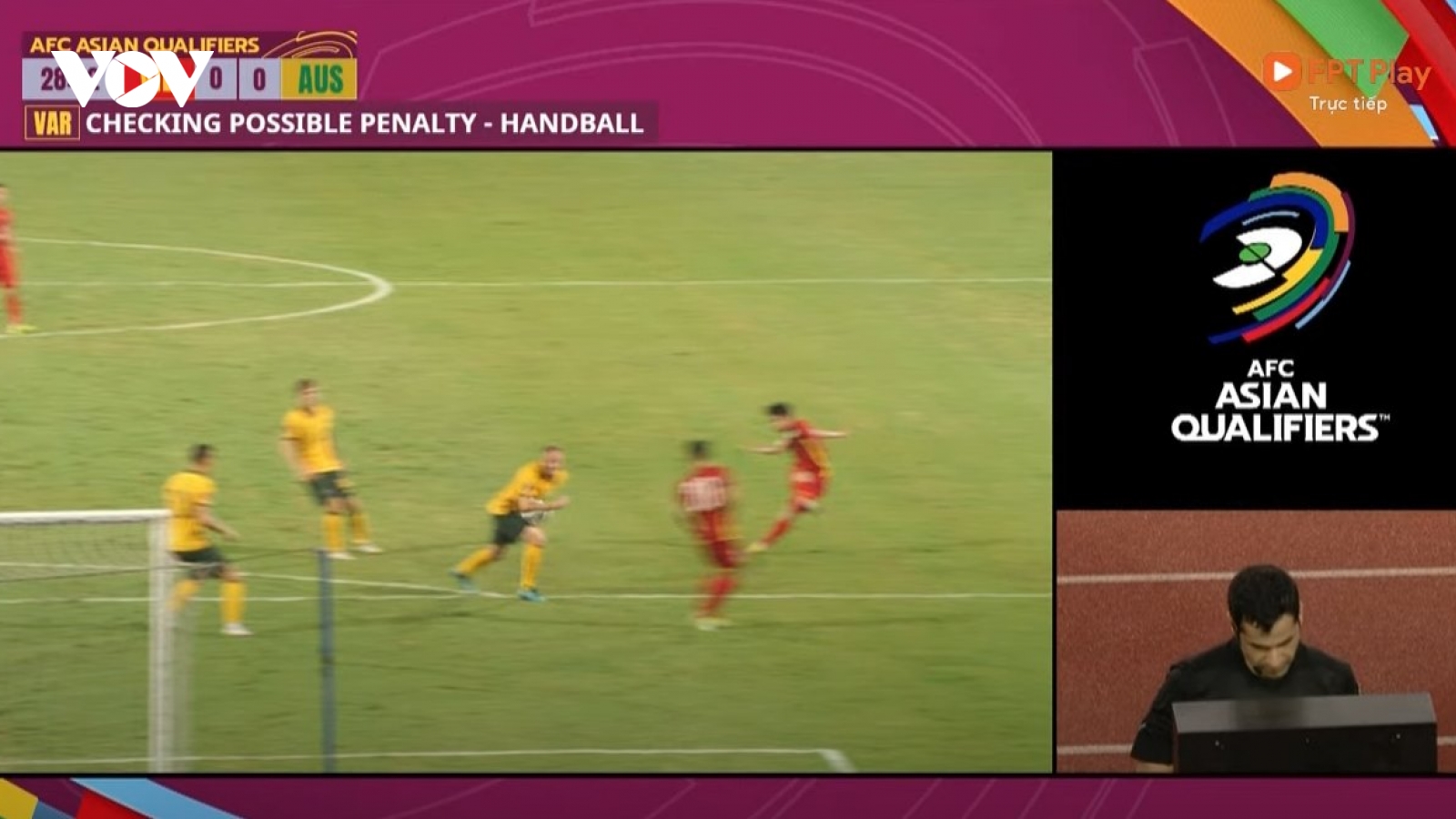 Thầy Park nói gì khi ĐT Việt Nam bị VAR từ chối penalty?