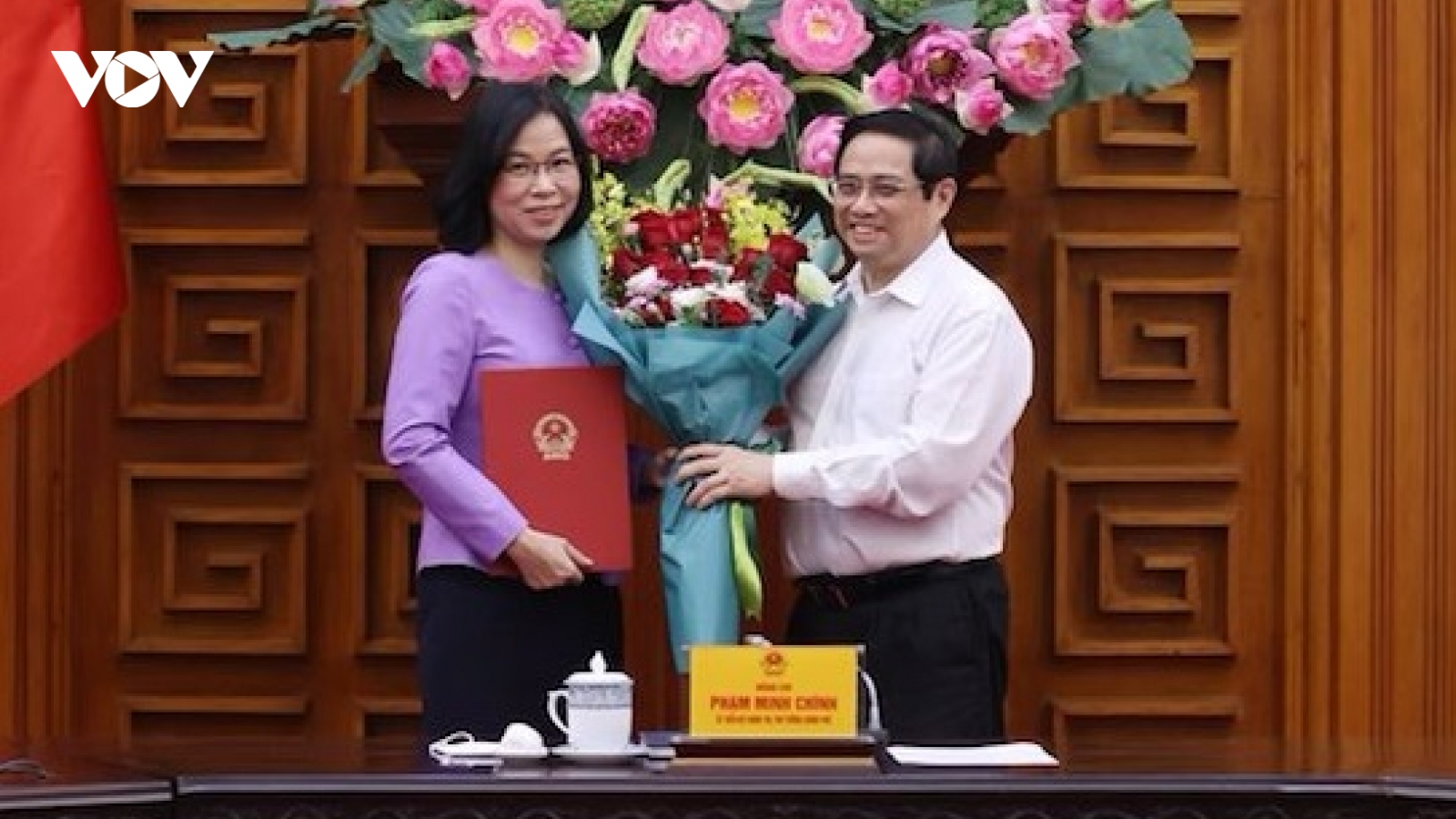 Thủ tướng trao quyết định bổ nhiệm bà Vũ Việt Trang làm Tổng Giám đốc TTXVN