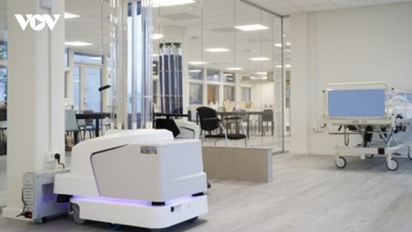 COVID-19: EU cung cấp robot khử trùng cho các bệnh viên châu Âu