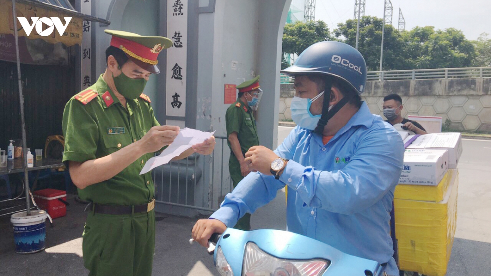 Hà Nội triển khai thêm 39 chốt trực kiểm soát phương tiện ra vào vùng 1