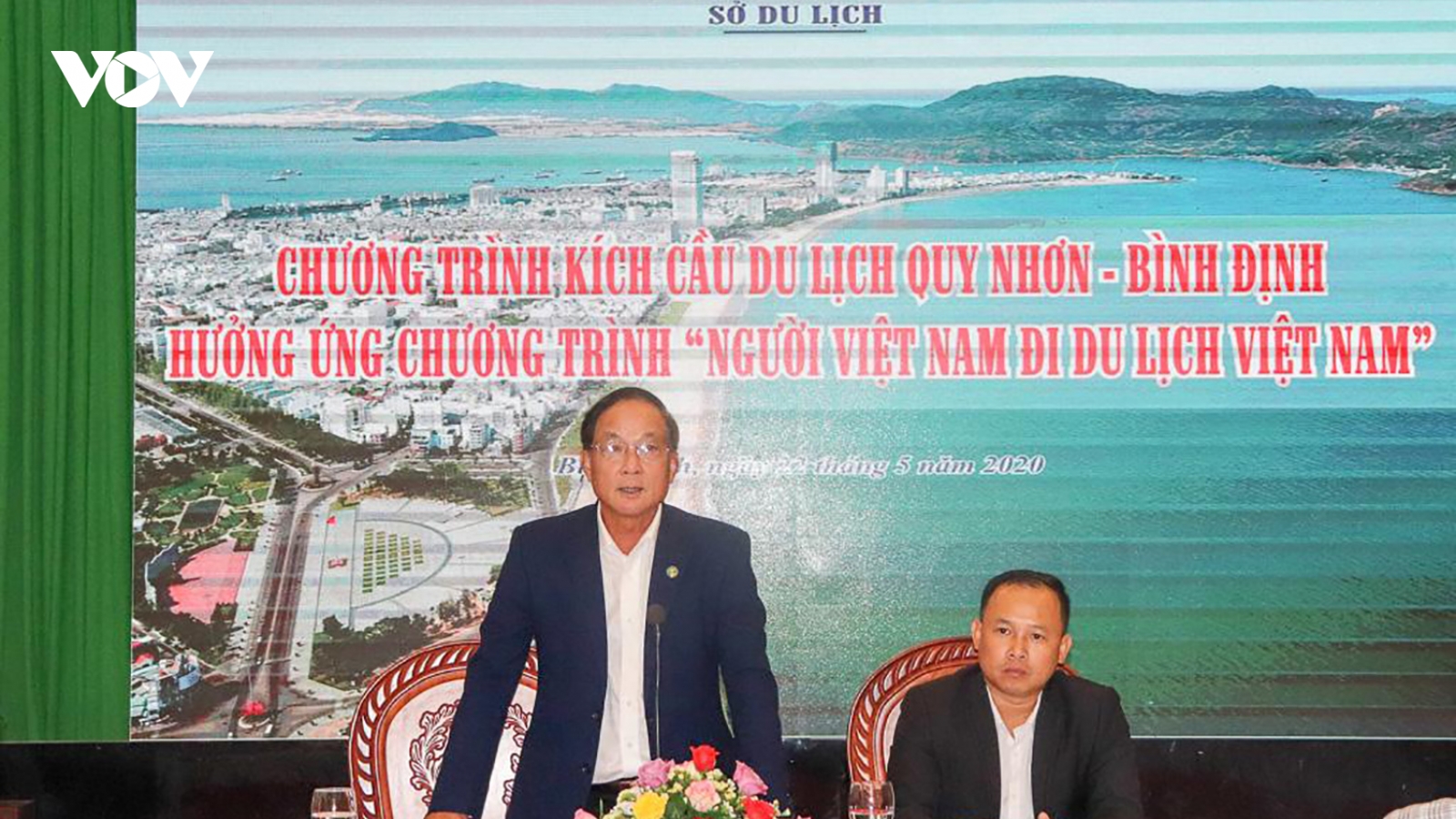 Miễn nhiệm giám đốc sở du lịch chơi golf trong thời gian giãn cách