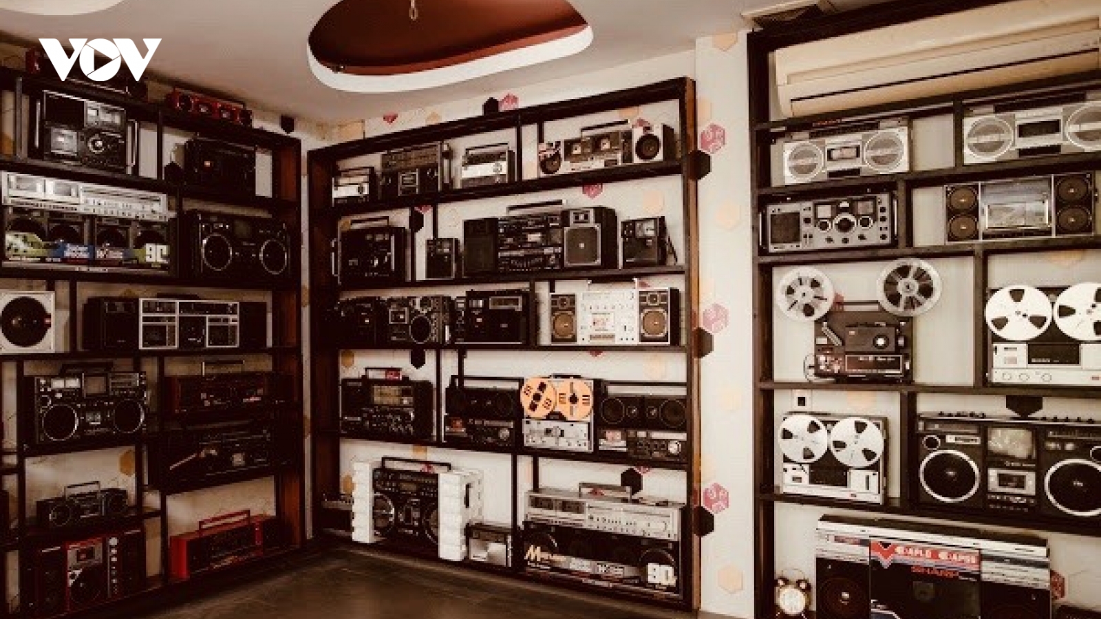 Người đam mê sưu tập đài, cassette cổ - lưu giữ hoài niệm xưa