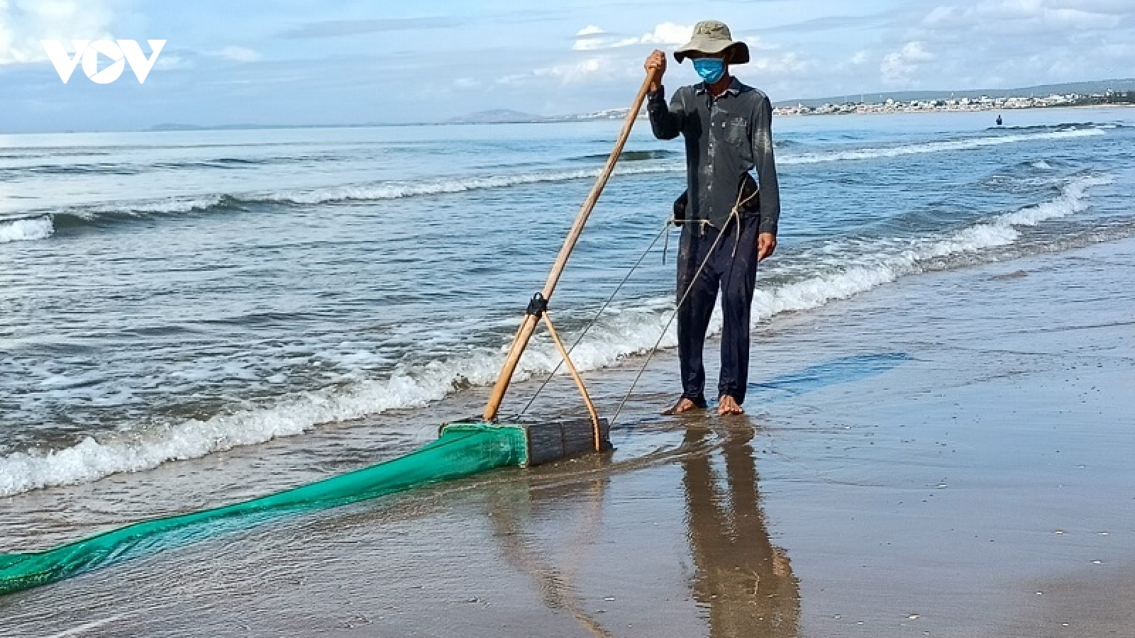 Người dân vùng biển Bình Thuận vất vả mưu sinh trong đại dịch