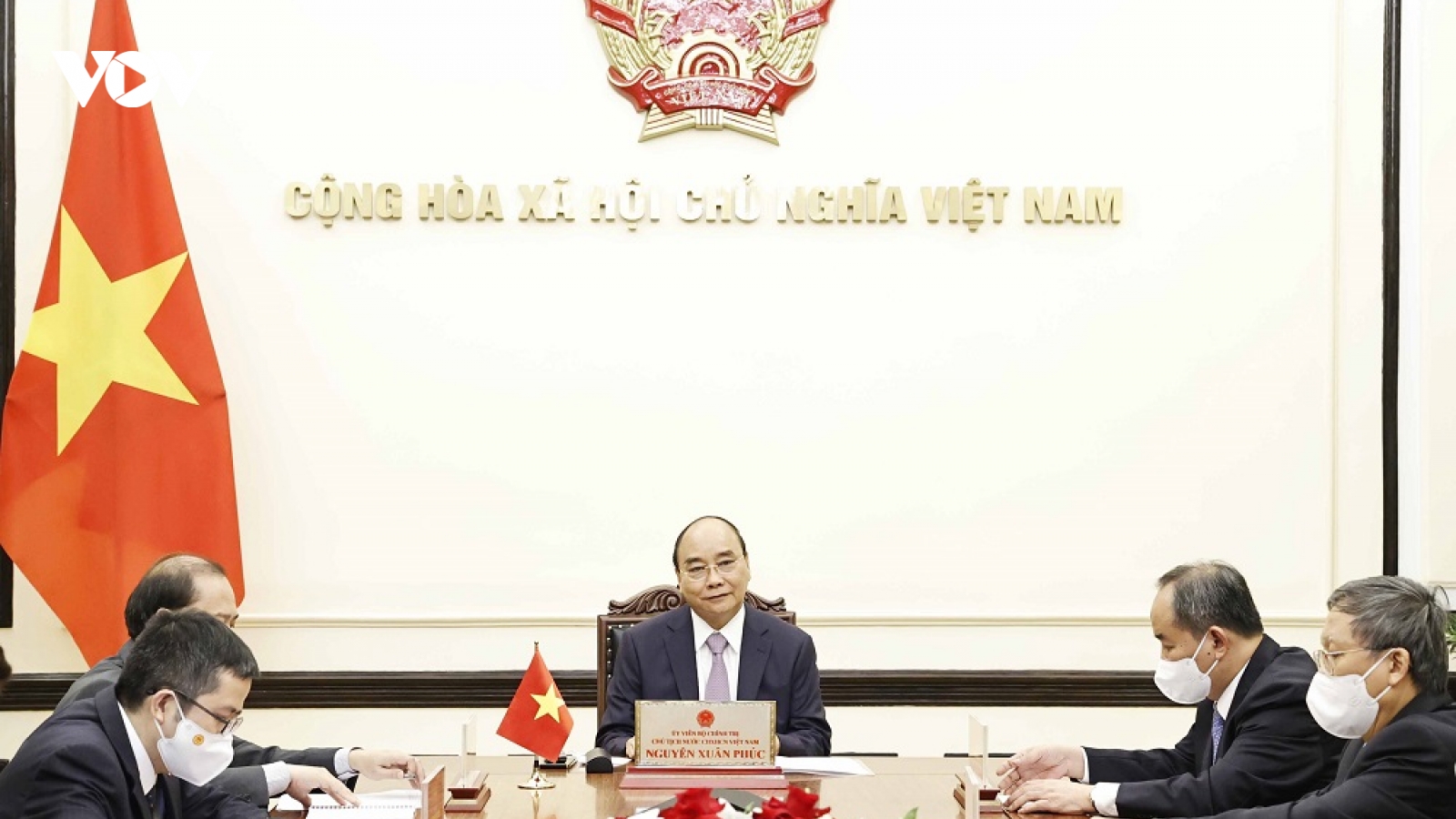 Chủ tịch nước Nguyễn Xuân Phúc điện đàm với Thủ tướng Nhật Bản