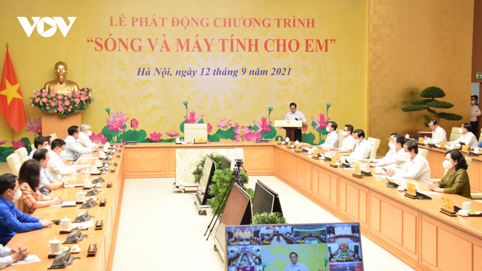 Bộ trưởng Nguyễn Mạnh Hùng: "Sóng và máy tính cho em" cũng là để xây dựng xã hội số