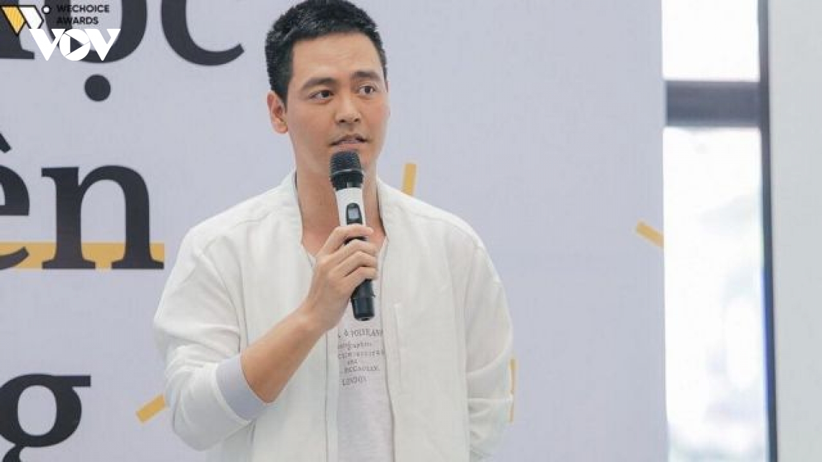Chuyện showbiz: MC Phan Anh thừa nhận sai sót trong việc làm từ thiện năm 2016