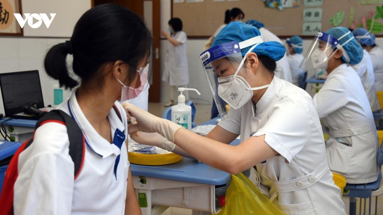 Trung Quốc hoàn thành tiêm vaccine Covid-19 cho 91% học sinh từ 12-17 tuổi