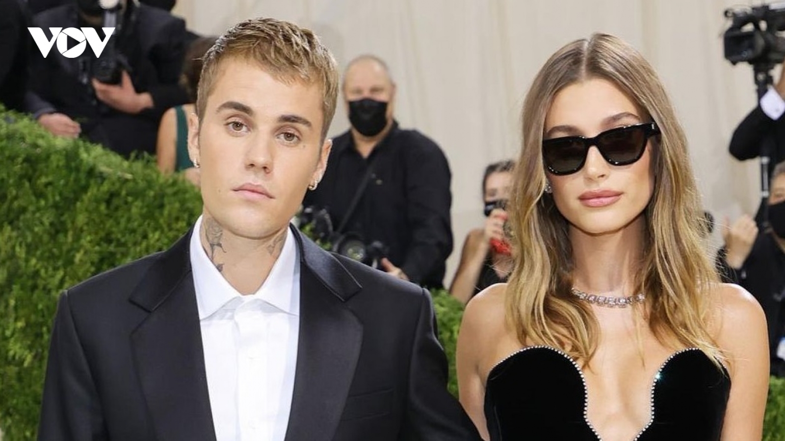 Hailey Baldwin lên tiếng trước tin đồn bị Justin Bieber ngược đãi