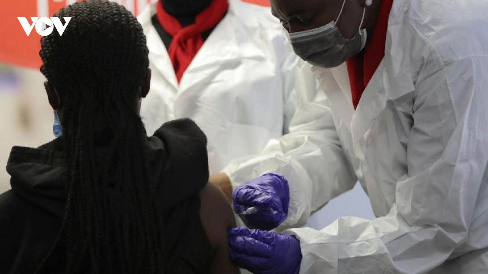 WHO cảnh báo thiếu vaccine ở châu Phi sẽ "đưa thế giới về vạch xuất phát"