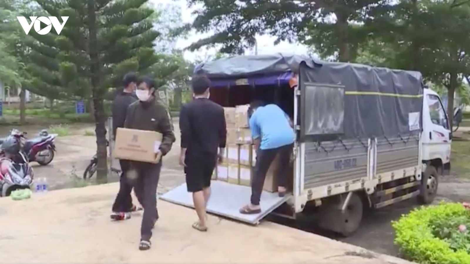 Đắk Nông cấp phát sách, vở cho 22.400 học sinh khó khăn