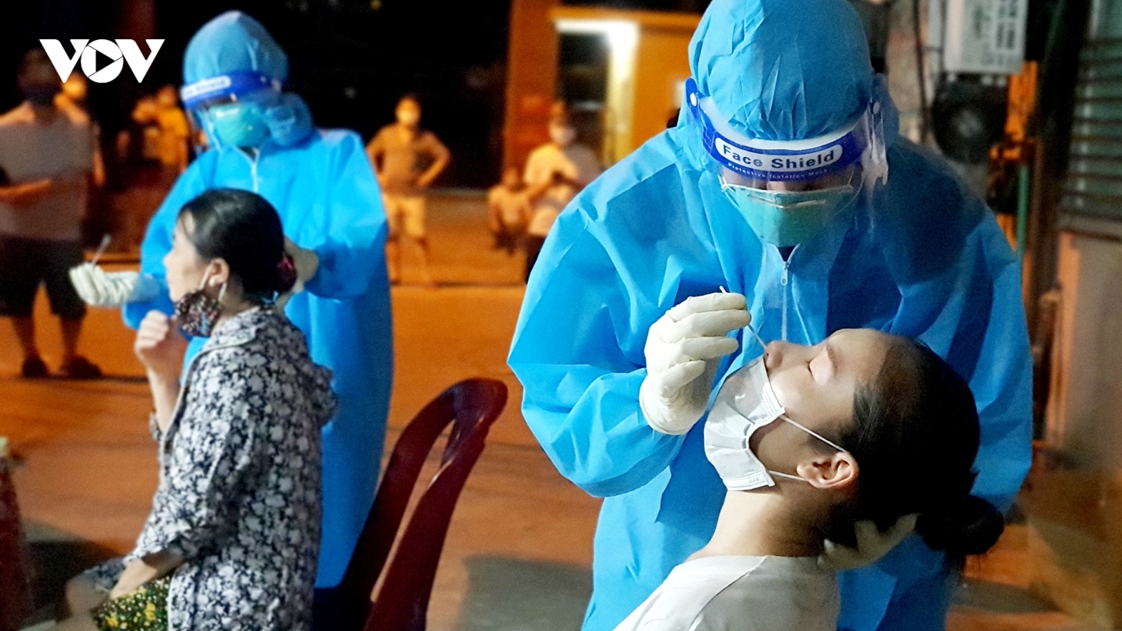 8 nhân viên y tế Bệnh viện dã chiến ở Nghệ An dương tính với COVID-19