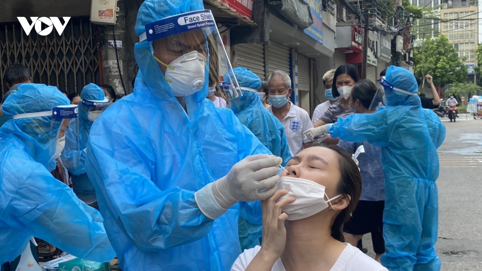 Hà Nội có 11 ca nghi mắc COVID-19, riêng Thanh Xuân 3 ca