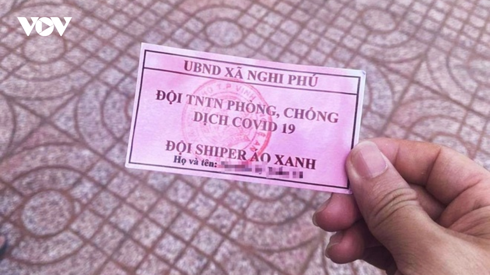 Lên mạng đặt thẻ “shipper áo xanh" giả để thông chốt đi giao hàng