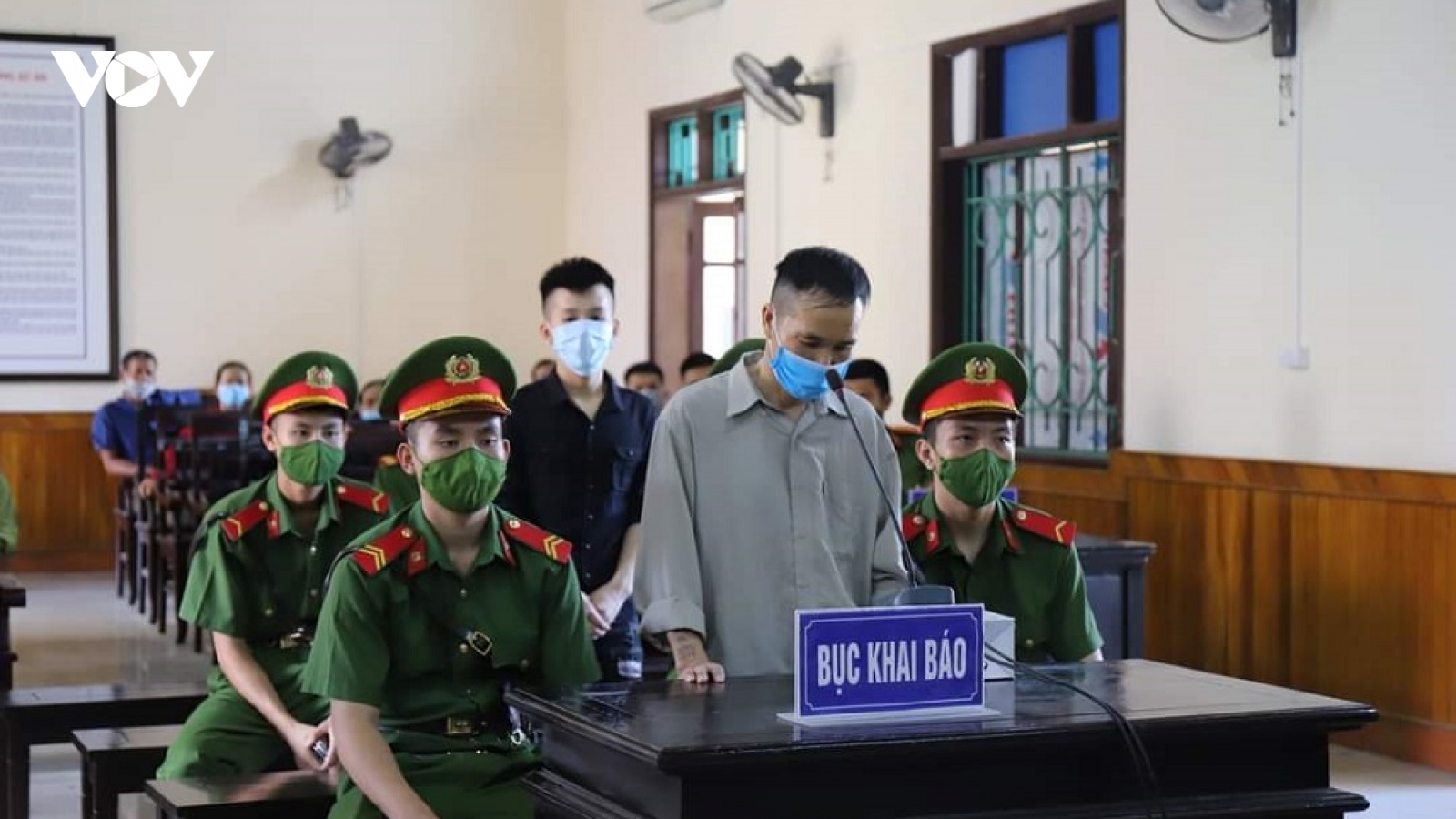 Bị đánh, bố gọi con trai đến dùng dao đâm chết người