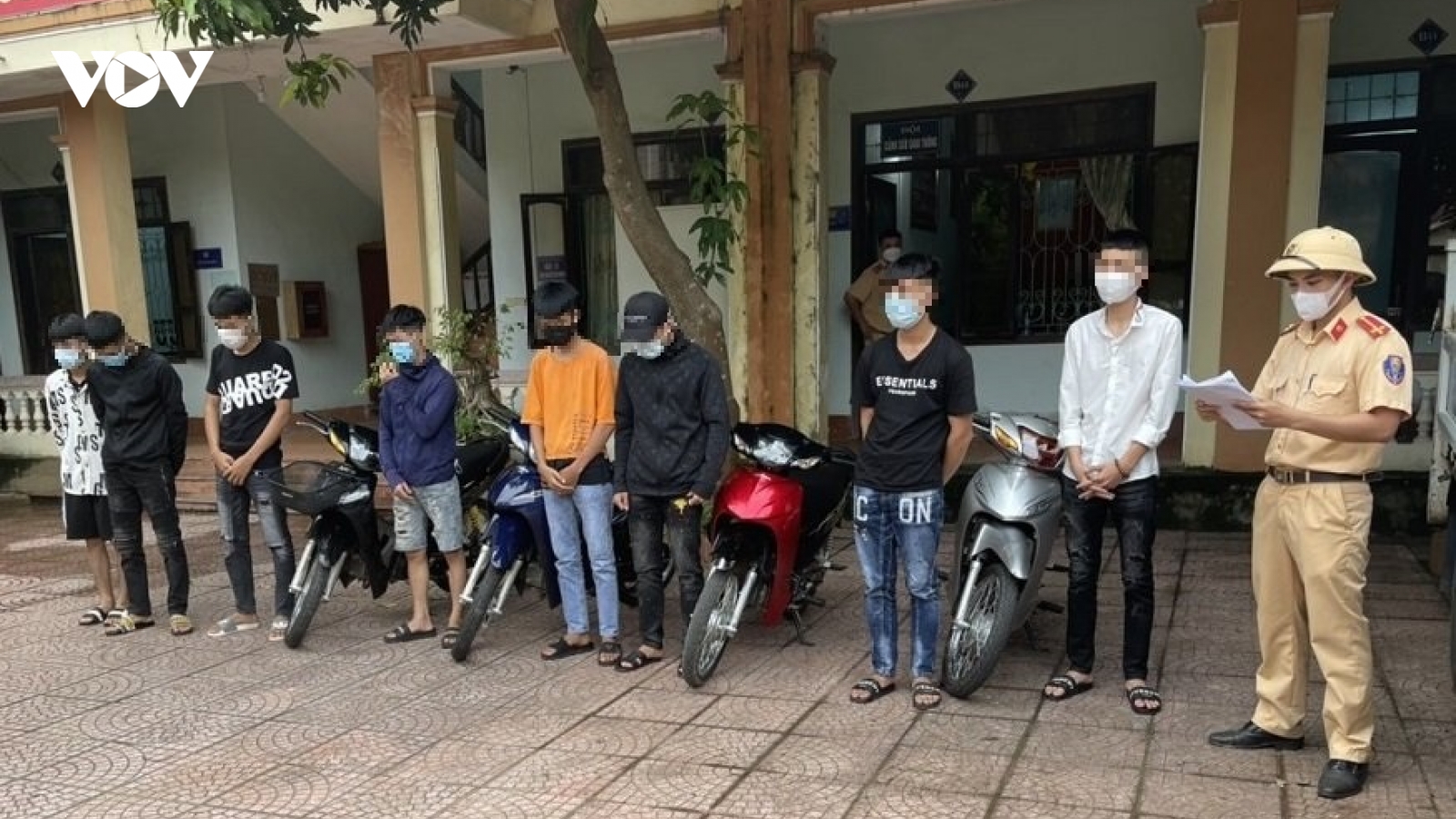 Vừa kết thúc cách ly, nhóm “quái xế” đã tụ tập “biểu diễn”