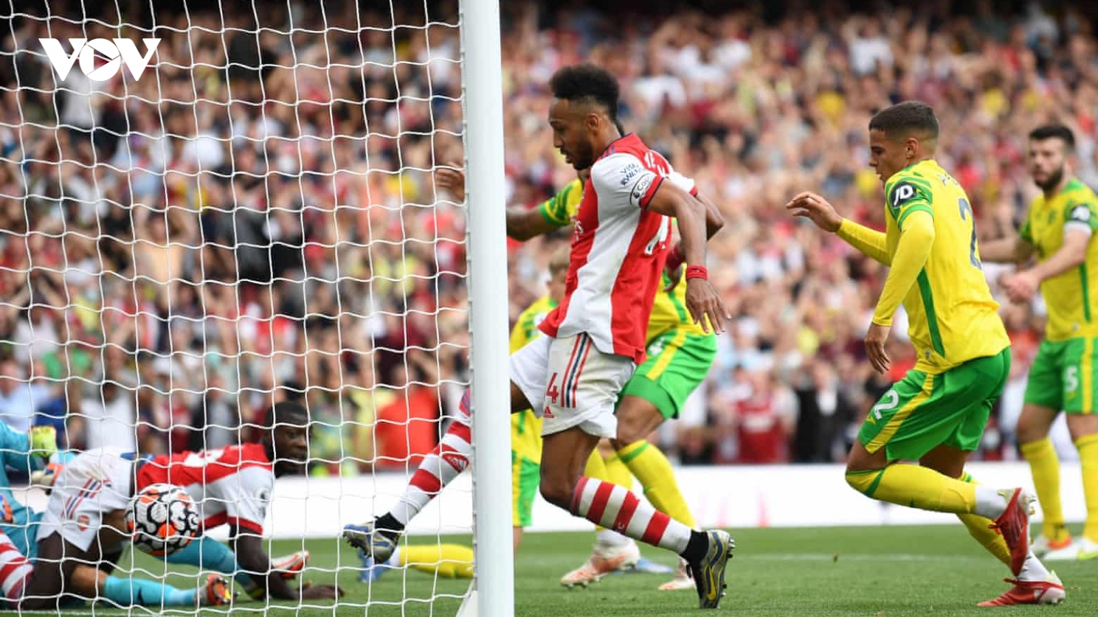 Thắng Norwich, Arsenal thoát khỏi đáy BXH Ngoại hạng Anh