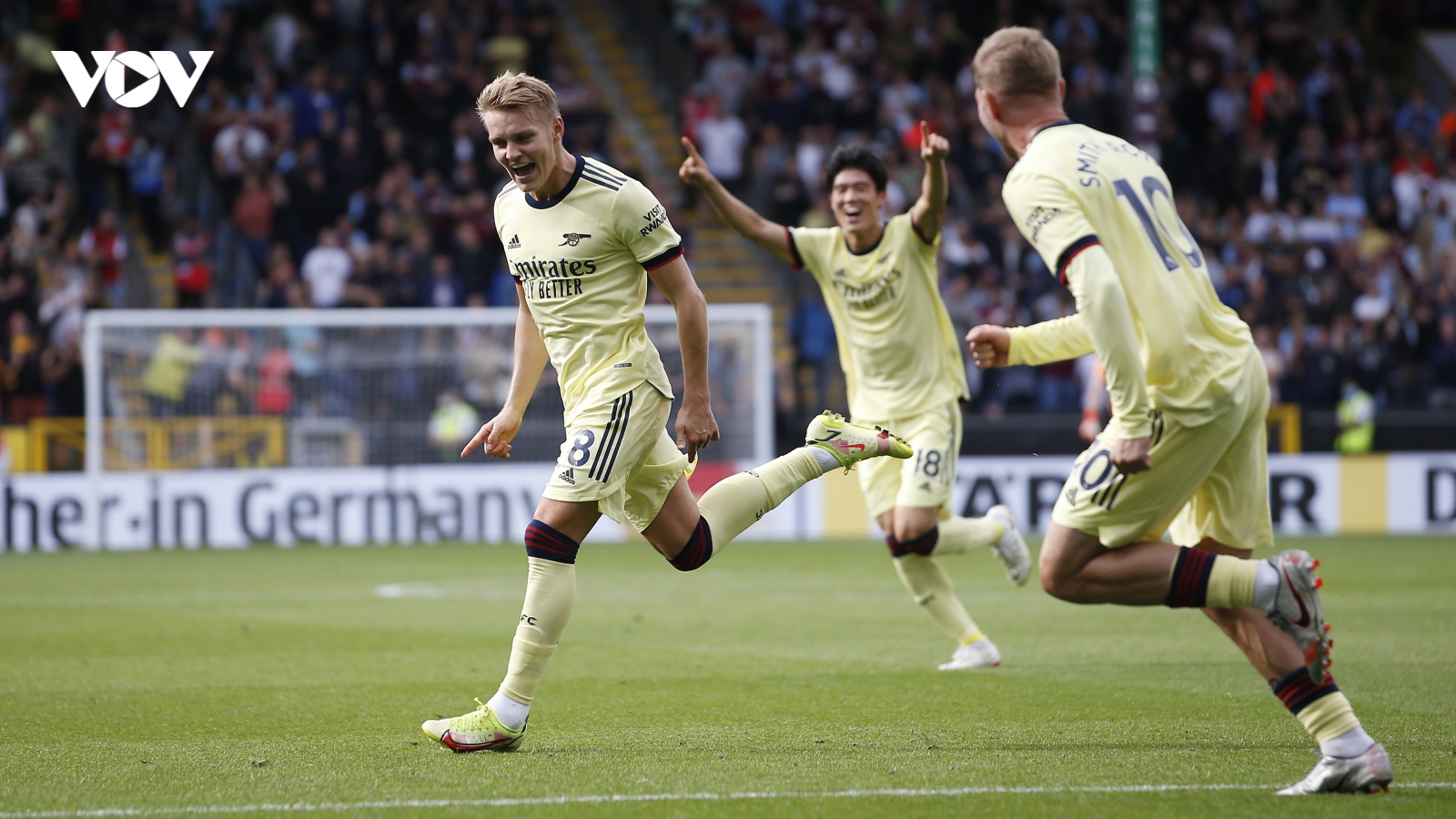 Odegaard lập siêu phẩm đá phạt, Arsenal tiếp đà hồi sinh