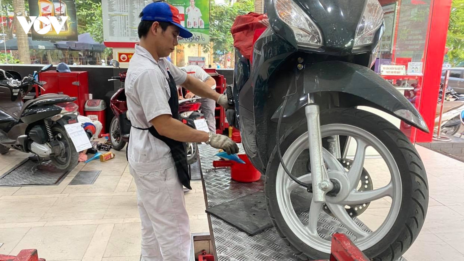 Cần làm gì với xe máy "đắp chiếu" lâu ngày?