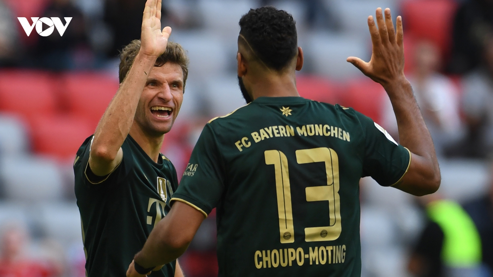 Nã 7 bàn vào lưới Bochum, Bayern Munich vượt lên dẫn đầu Bundesliga
