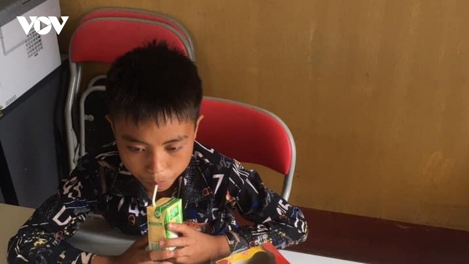 Tìm thấy bé trai sau 3 ngày đi lạc trong rừng ở Sơn La